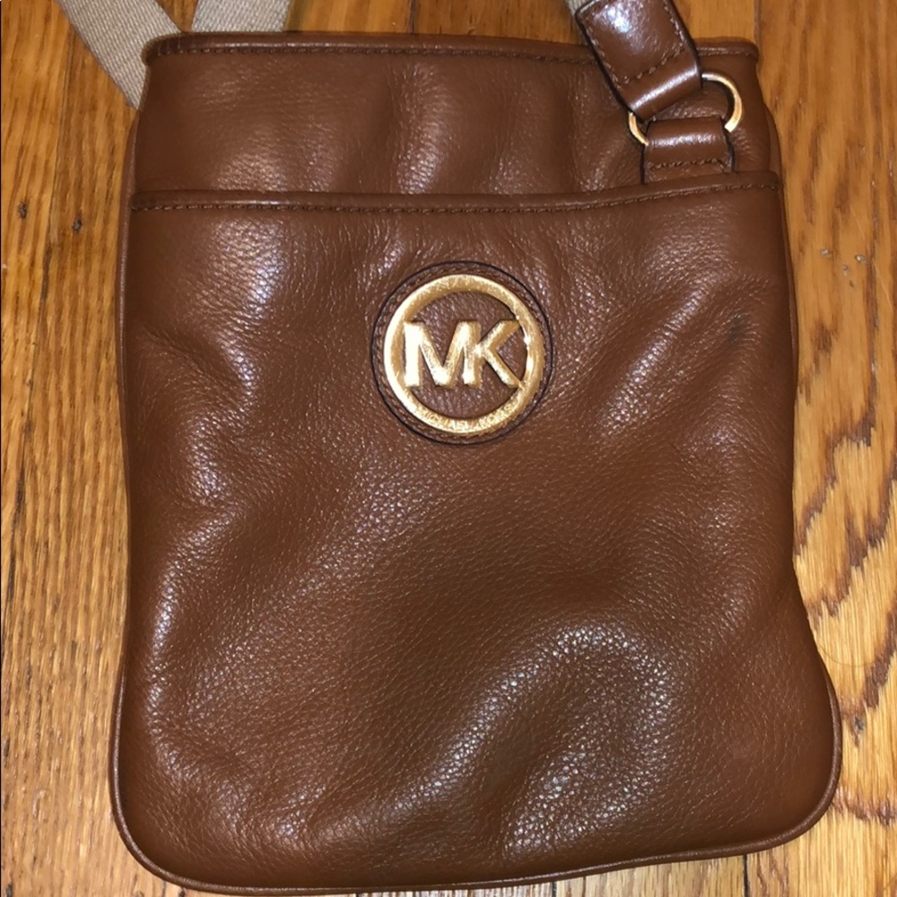 Michael kors crossbody purse
